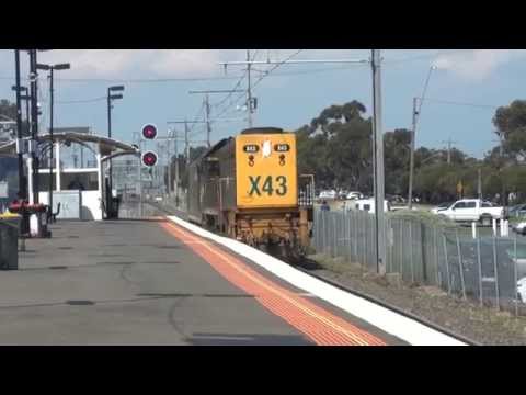 X43 & G524 Light Engine to North Geelong. (With Horn Show)