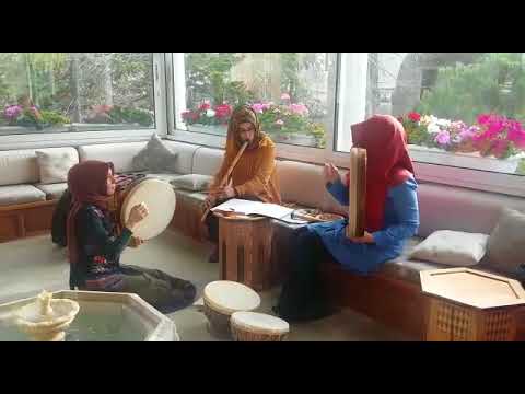 biksadsanat atölyesi öğrencileri derslerine çalışıyor.