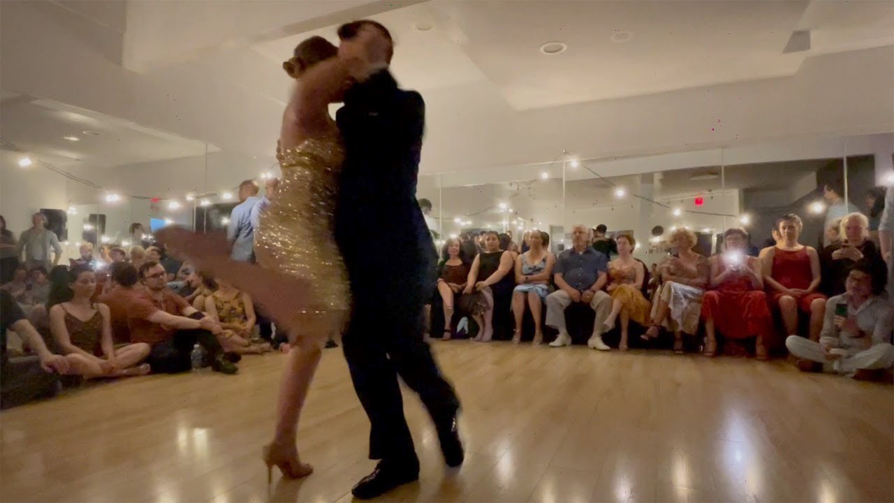 Video thumbnail for Maja Petrović  & Marko Miljević  - "Ojos negros que fascinan" - Canaro & Maida - 1/4