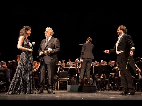 Plácido Domingo se arranca a cantar el Brindisi de "La Traviata" | Lara Diloy