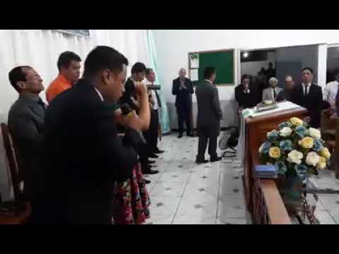 pregando em salto do céu