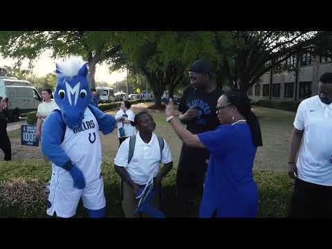 Dallas Mavs welcome Dallas ISD intersession students to the first day of school