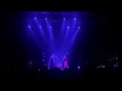 Xoel López y María Yfeu - Por el viejo barrio