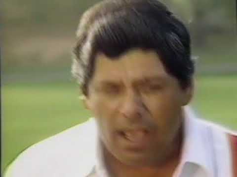 2 Minute Golf Lesson: Chipping with a Bellied Wedge - Lee Trevino