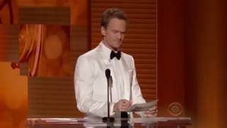 Emmy Awards - NPH perd face  Jon Cryer