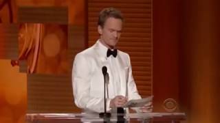 Emmy Awards - NPH perd face � Jon Cryer