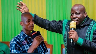 Download lagu KIJANA AJITOSA KUOMBA AJIRA MBELE YA MKUU WA MKOA SIMIYU mp3