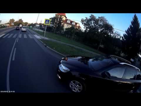 Kijön anélkül, hogy balra nézne - Pulls out without looking