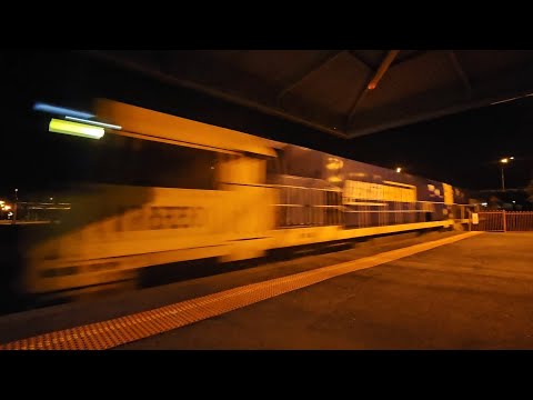 4MA5 PN down "Linfox Express" (NR50, NR46), Melbourne to Adelaide, 2215, 23/4/25, Horsham VIC