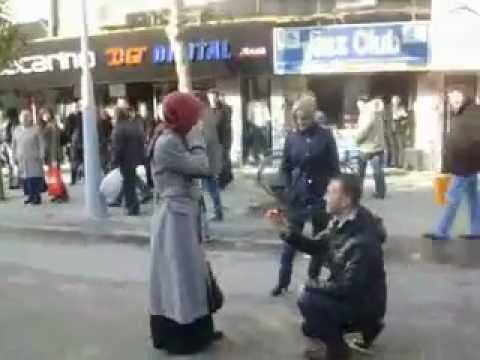 Çark Caddesi'nde sürpriz evlilik teklifi -Sakarya