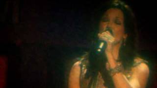 Martina McBride sings Your not leaving me