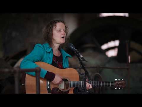 download lagu mp3 mp4 Linde Nijland, download lagu Linde Nijland gratis, unduh video klip Linde Nijland