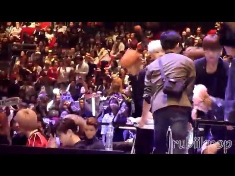 [FANCAM+REACTION] 151202 MAMA IN HK - GOT7, BTS, RED VELVET, EXO ON GUEST AREA DURING BREAKS