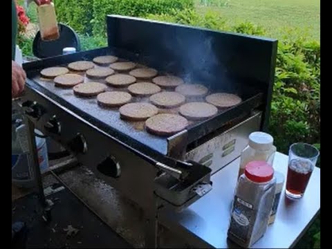 Demo Cooking 18 Burgers on the Blackstone Griddle