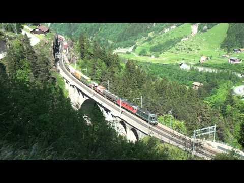 Bahnverkehr von Erstfeld bis Wassen am 26.5.12 - "AutoSlaap Trein"