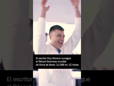 Eloy Moreno bate el récord mundial de libros firmados