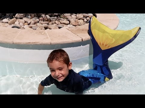 UN GARÇON SIRÈNE DANS LA PISCINE Le Secret de Swan...