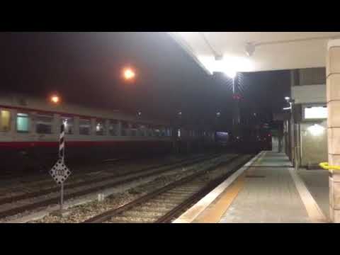 Frecciabianca in transito alla stazione di Brigata Bari