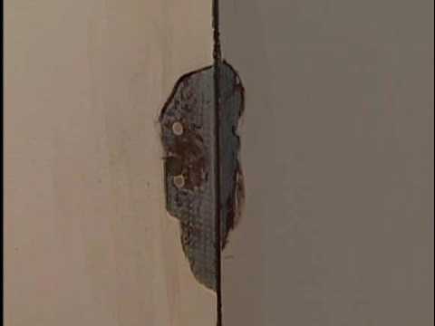 How to Repair Chipped Corners in Drywall