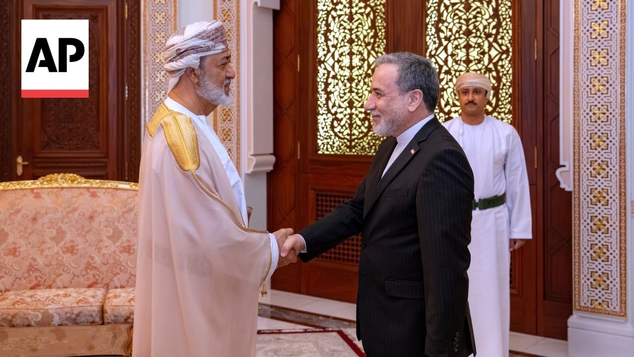 Video | Sultan of Oman meets Iran's foreign minister in Muscat