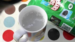 Cleaning Tea Mugs with Soda Crystals