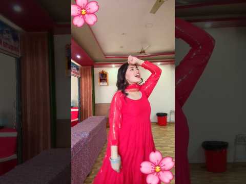 Bachao mujhe bachao 😂 #fun #hindi #funny #friends #girls #ytshorts #katrinakaif #acting