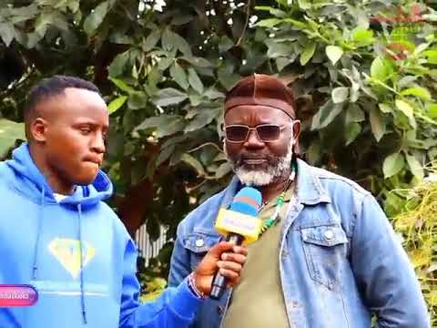 Kenyan Comedian 2mbili disrespecting George Wajackoyah look alike.