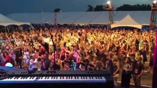 "A Night Of Stars" – Strangers In The Night 12