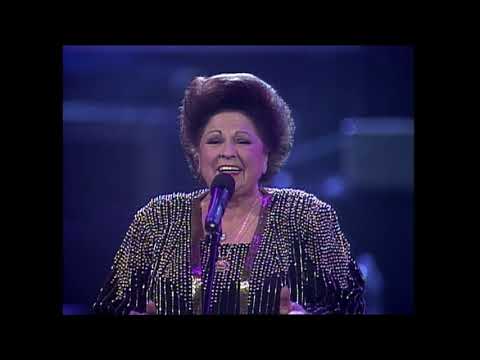 Bill Gaither ft. Various Artists: "I Bowed My Knees and Cried Holy" (25th Dove Awards)