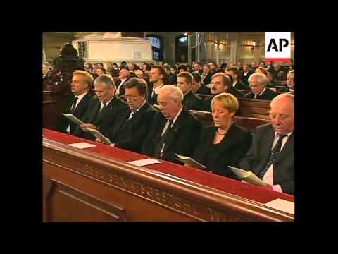 Many pay tribute to Max Schmeling at a memorial ceremony