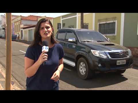 Motoristas que desrespeitam sinalização nas esquinas causam transtornos à população