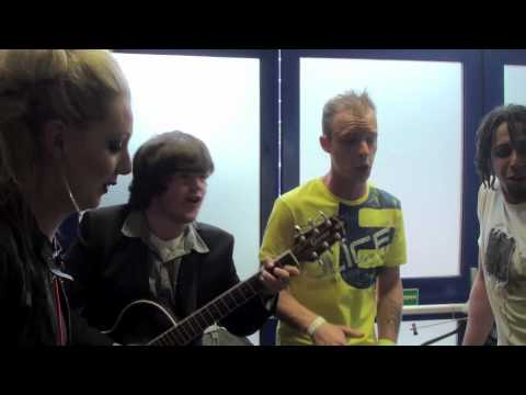 Gettin'SpiinzTV - FASHION WALES LIVE!! ..ROCK OUT!! [back stage]