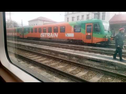 Příjezd R 1085 R25 do stanice Chomutov a odjezd Os 6815 U1 ze stanice Chomutov