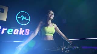Download lagu DJ Pernah Sakit Lirik BreakBeat Remix Full Bass With DJ Devi Sinta BB mp3