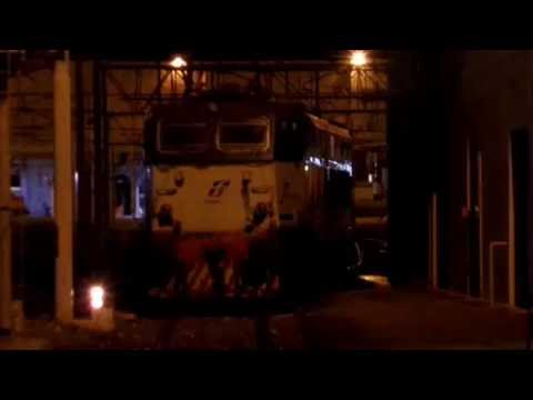 Caimano 656 005 fährt in Messina C le vom ICN 1956 weg