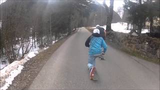 vidéo de longboard  Morzine the psycho realm moving through streets