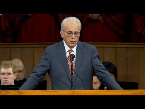 Pastor John MacArthur Reads Matthew 27:27-54 With Special Message From Los Angeles Police Department