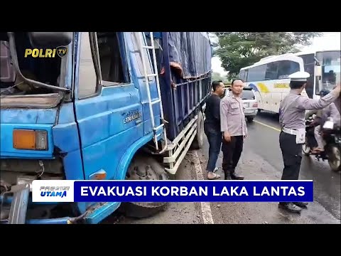 POLSEK LIMBANGAN EVAKUASI KORBAN TRUK ROTI YANG TABRAK PAGAR RUMAH WARGA