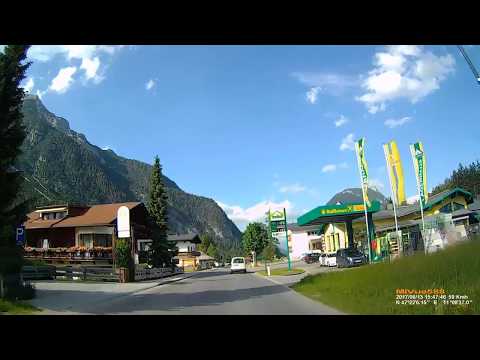 A: Kirchplatzl. Gemeinde Leutasch. Bezirk Innsbruck-Land. Ortsdurchfahrt. Juni 2017