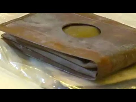 Staff Discover Wallet Under Floorboards In Old Theatre – You Won’t Believe How Old It Is! Video