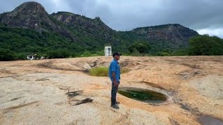 MARCAS E PEGADAS MISTÉRIOSAS EM ROCHA GIGANTE NO SERTÃO CEARENSE