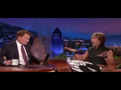 Brüno dancing for Conan