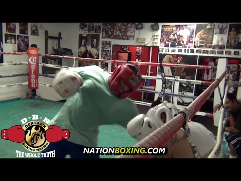 (BODY SHOT CLINIC) MUAY THAI FIGHTER SHOWS OFF HIS BOXING SKILLS SPARRING