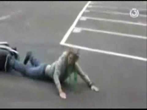 Daniel Schuhmacher fällt voll auf die Fresse!