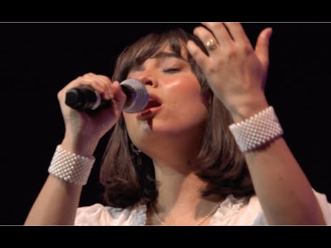 MAURA NAVA - A La Mitad (Live desde el Teatro Real)