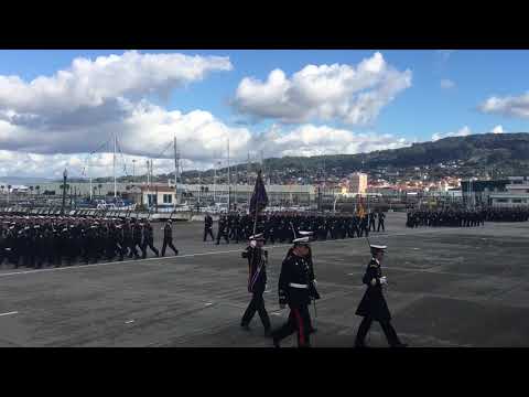 Desfile alumnos Escuela Naval Militar