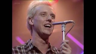 Heaven 17 - Crushed By The Wheels Of Industry (TOTP 1983)