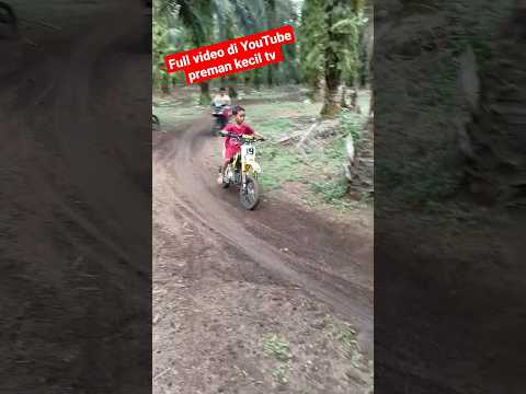 sok gaya naik motor kecil #premankecil #motorkecil #trail #shorts