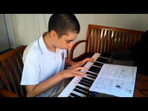 Piano et autisme (Musique et l'autisme en Turquie) - Burak K.- www.muzikveotizm.com