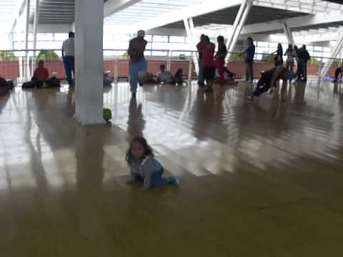 Daleska In.Bra - Bailando Break Dance - Quito